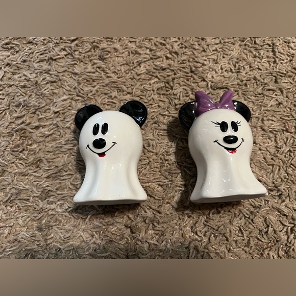 Disney Other - Disney Black and White Mickey and Minnie Salt and Pepper Shakers